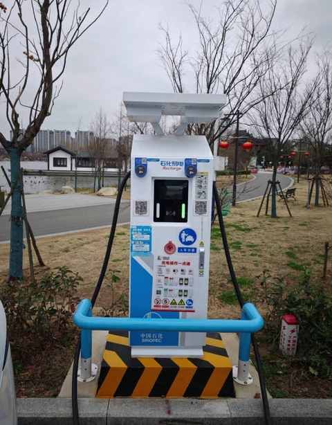 春运路上的充电桩